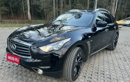 Infiniti QX70, 2014 год, 2 100 000 рублей, 17 фотография