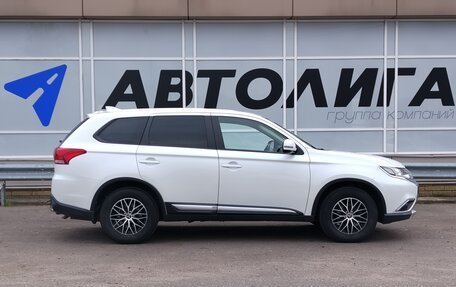 Mitsubishi Outlander III рестайлинг 3, 2017 год, 2 063 000 рублей, 3 фотография