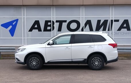 Mitsubishi Outlander III рестайлинг 3, 2017 год, 2 063 000 рублей, 4 фотография