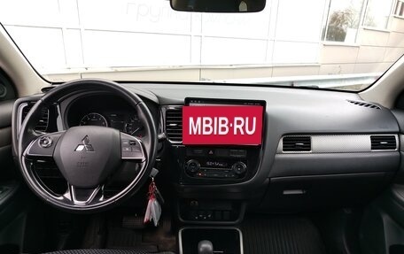 Mitsubishi Outlander III рестайлинг 3, 2017 год, 2 063 000 рублей, 5 фотография