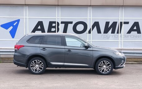 Mitsubishi Outlander III рестайлинг 3, 2018 год, 2 175 000 рублей, 3 фотография