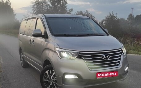 Hyundai Grand Starex Grand Starex I рестайлинг 2, 2019 год, 4 900 000 рублей, 2 фотография