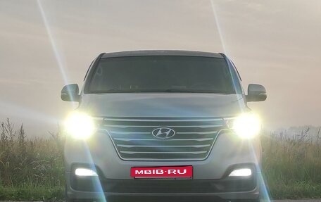 Hyundai Grand Starex Grand Starex I рестайлинг 2, 2019 год, 4 900 000 рублей, 19 фотография