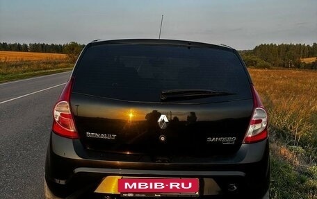 Renault Sandero I, 2013 год, 780 000 рублей, 2 фотография