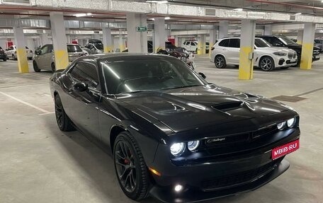 Dodge Challenger III рестайлинг 2, 2020 год, 7 250 000 рублей, 1 фотография