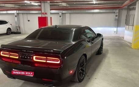 Dodge Challenger III рестайлинг 2, 2020 год, 7 250 000 рублей, 8 фотография