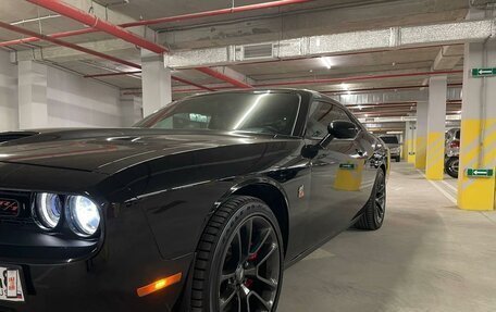 Dodge Challenger III рестайлинг 2, 2020 год, 7 250 000 рублей, 13 фотография