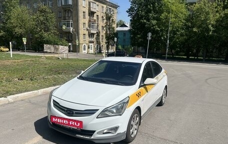 Hyundai Solaris II рестайлинг, 2015 год, 560 000 рублей, 3 фотография