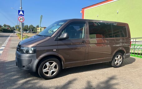 Volkswagen Caravelle T5, 2013 год, 1 890 000 рублей, 4 фотография