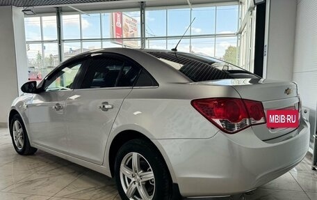 Chevrolet Cruze II, 2010 год, 849 000 рублей, 4 фотография