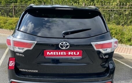 Toyota Highlander III, 2014 год, 3 000 000 рублей, 2 фотография