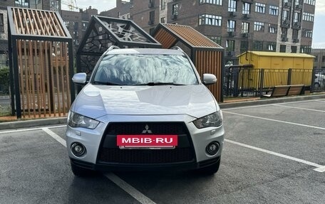 Mitsubishi Outlander III рестайлинг 3, 2010 год, 1 590 000 рублей, 4 фотография