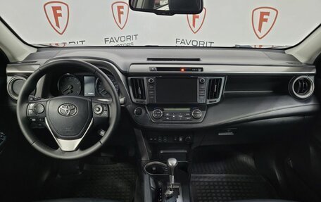 Toyota RAV4, 2017 год, 2 300 000 рублей, 7 фотография