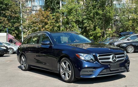 Mercedes-Benz E-Класс, 2019 год, 4 500 000 рублей, 3 фотография