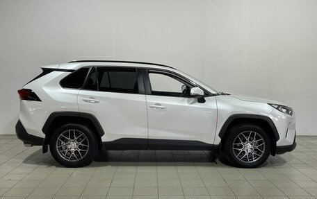 Toyota RAV4, 2020 год, 3 350 000 рублей, 6 фотография