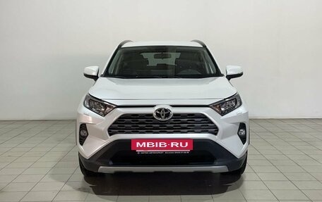 Toyota RAV4, 2020 год, 3 350 000 рублей, 7 фотография