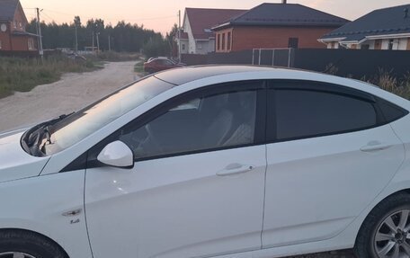 Hyundai Solaris II рестайлинг, 2013 год, 870 000 рублей, 5 фотография