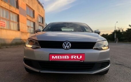 Volkswagen Jetta VI, 2014 год, 1 300 000 рублей, 2 фотография