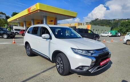 Mitsubishi Outlander III рестайлинг 3, 2020 год, 2 800 000 рублей, 1 фотография