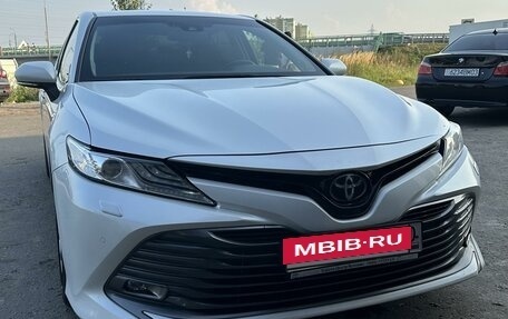 Toyota Camry, 2020 год, 3 200 000 рублей, 2 фотография