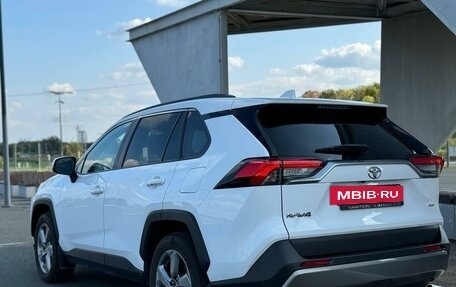 Toyota RAV4, 2020 год, 3 729 000 рублей, 5 фотография