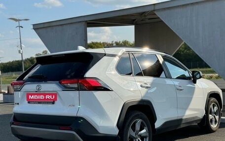 Toyota RAV4, 2020 год, 3 729 000 рублей, 8 фотография