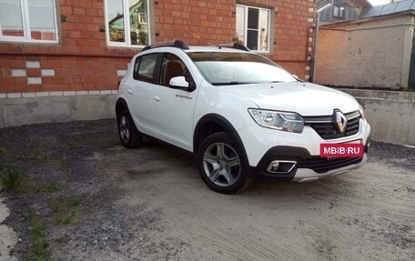 Renault Sandero II рестайлинг, 2020 год, 1 700 000 рублей, 2 фотография