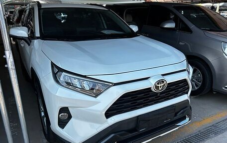 Toyota RAV4, 2020 год, 2 790 000 рублей, 3 фотография