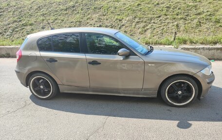 BMW 1 серия, 2006 год, 800 000 рублей, 2 фотография