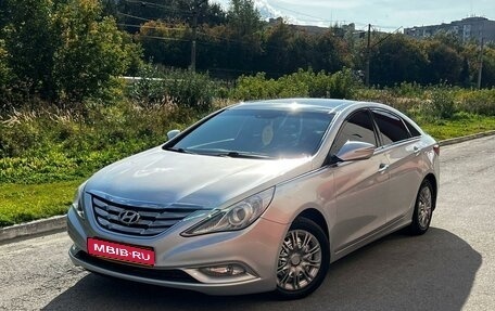 Hyundai Sonata VI, 2012 год, 995 000 рублей, 1 фотография