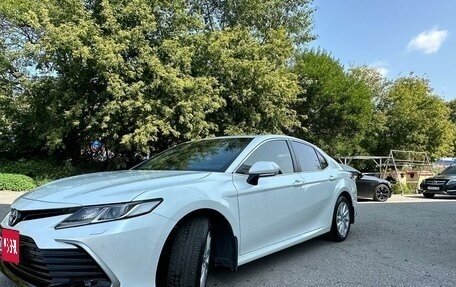 Toyota Camry, 2021 год, 3 870 000 рублей, 2 фотография