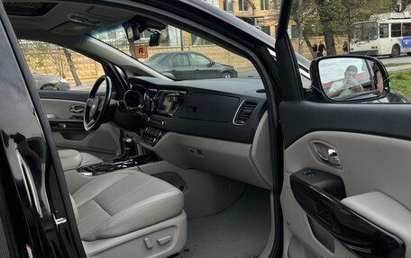 KIA Carnival III, 2018 год, 3 200 000 рублей, 22 фотография