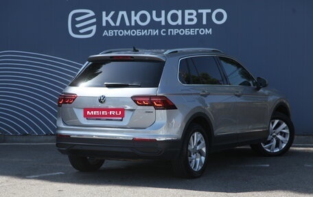 Volkswagen Tiguan II, 2021 год, 2 990 000 рублей, 2 фотография