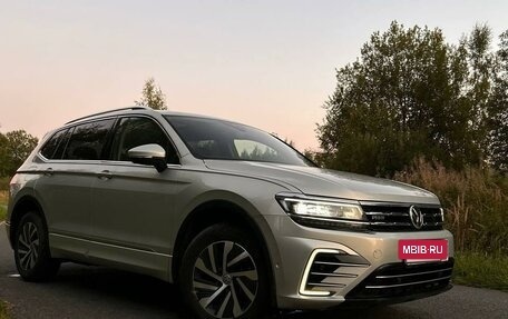 Volkswagen Tiguan II, 2020 год, 4 500 000 рублей, 2 фотография