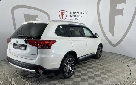 Mitsubishi Outlander III рестайлинг 3, 2017 год, 1 810 000 рублей, 6 фотография