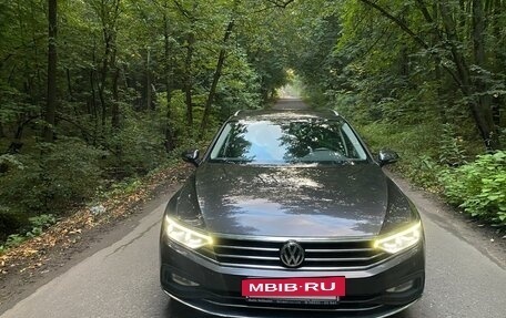 Volkswagen Passat B8 рестайлинг, 2019 год, 2 950 000 рублей, 2 фотография