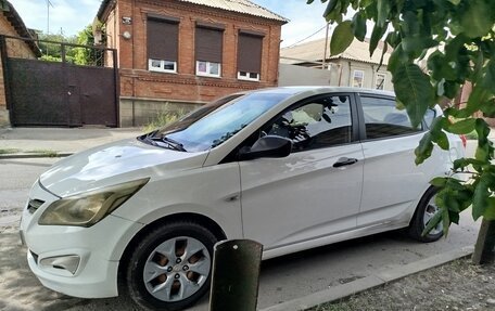 Hyundai Solaris II рестайлинг, 2015 год, 820 000 рублей, 4 фотография