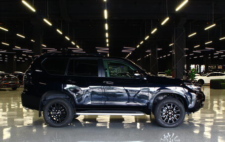 Toyota Land Cruiser Prado 150 рестайлинг 2, 2021 год, 6 930 000 рублей, 4 фотография