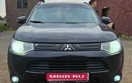 Mitsubishi Outlander III рестайлинг 3, 2012 год, 1 980 000 рублей, 2 фотография