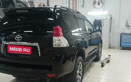 Toyota Land Cruiser Prado 150 рестайлинг 2, 2013 год, 3 300 000 рублей, 3 фотография