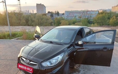 Hyundai Solaris II рестайлинг, 2011 год, 850 000 рублей, 3 фотография