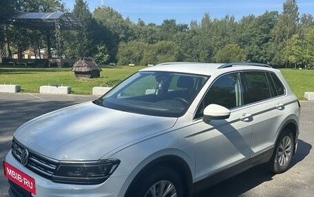 Volkswagen Tiguan II, 2018 год, 2 300 000 рублей, 3 фотография