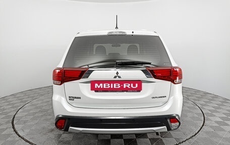 Mitsubishi Outlander III рестайлинг 3, 2016 год, 2 444 000 рублей, 6 фотография