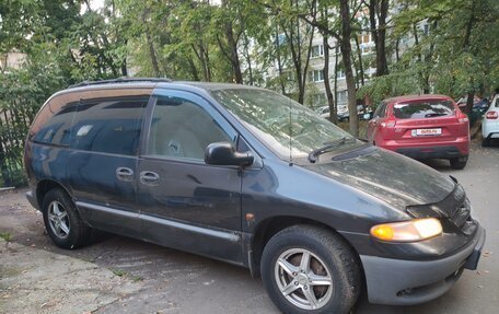 Chrysler Voyager III, 1998 год, 300 000 рублей, 5 фотография