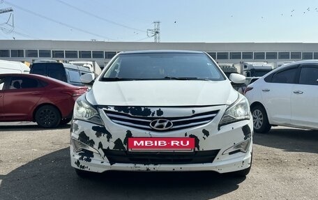 Hyundai Solaris II рестайлинг, 2015 год, 700 000 рублей, 2 фотография