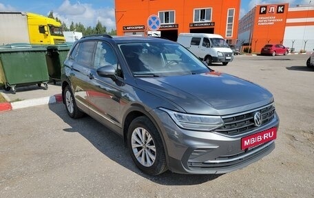 Volkswagen Tiguan II, 2021 год, 2 600 000 рублей, 3 фотография