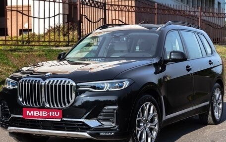 BMW X7, 2021 год, 10 975 000 рублей, 2 фотография