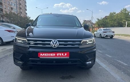 Volkswagen Tiguan II, 2018 год, 3 000 000 рублей, 3 фотография