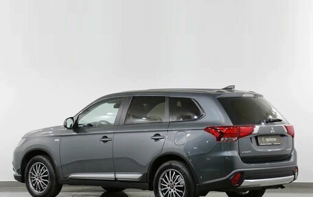 Mitsubishi Outlander III рестайлинг 3, 2018 год, 1 595 000 рублей, 4 фотография