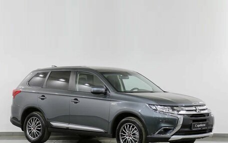 Mitsubishi Outlander III рестайлинг 3, 2018 год, 1 595 000 рублей, 3 фотография